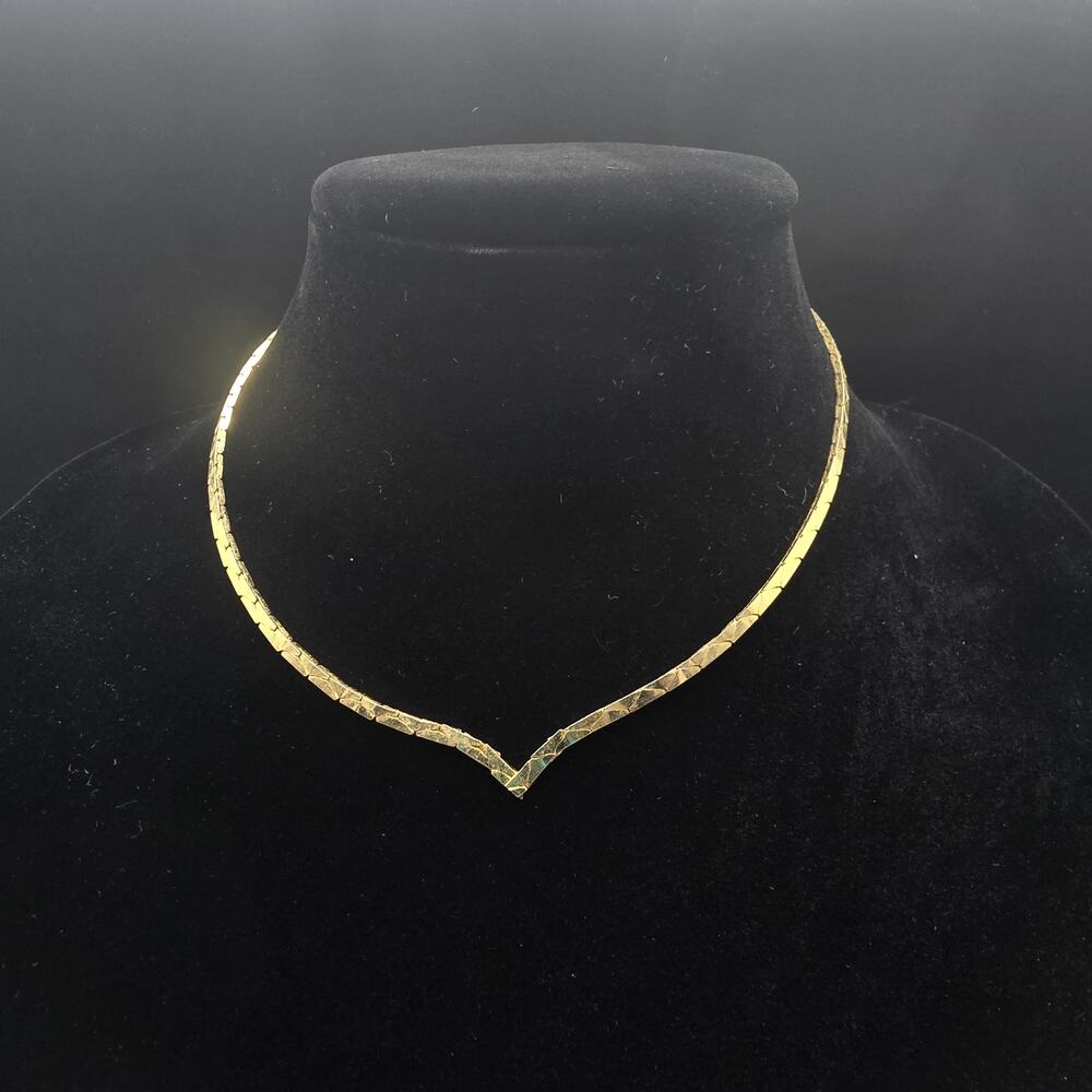 Gold Tone Flat Chain Necklace V Pointed Center Vintage Costume Jewelry